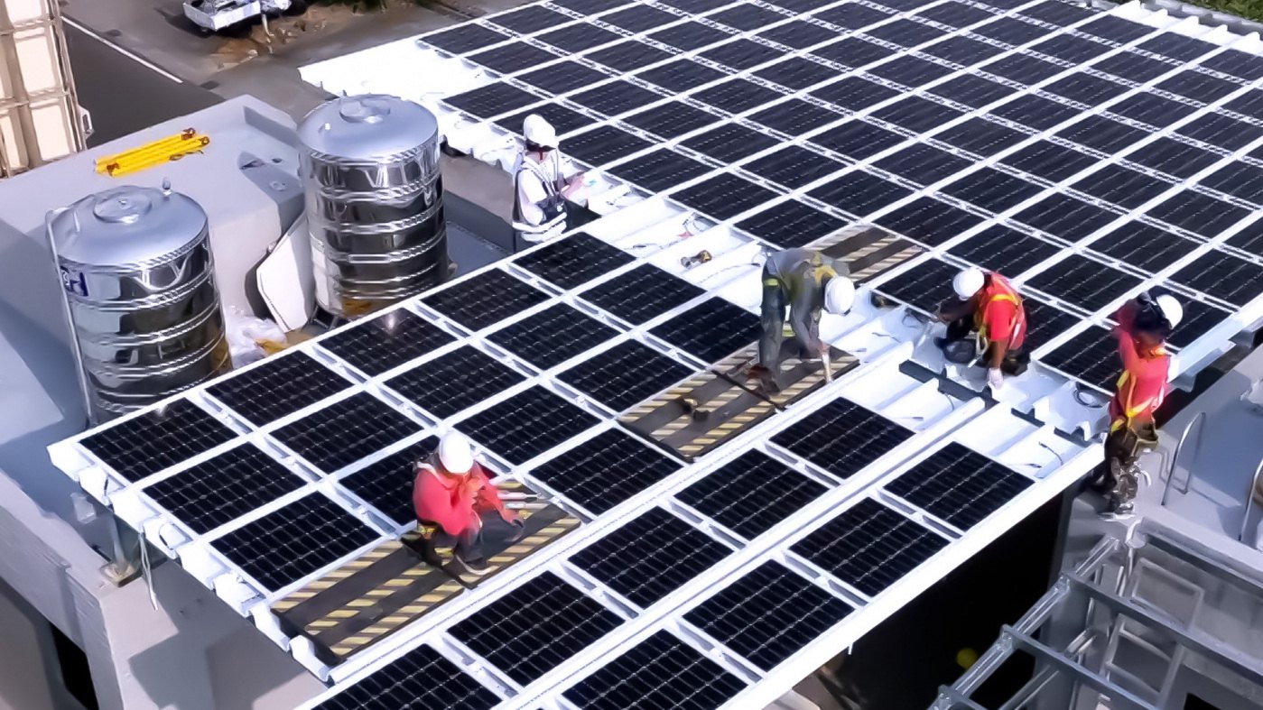 友達打造光電建築一體化整合建材，開發SunSteel光電整合型浪板，實現快速安裝、避免二次施工，讓屋頂光電躍升未來建物新標配。